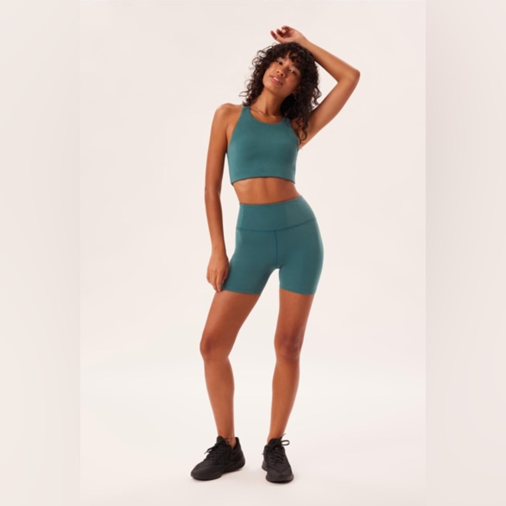 Girlfriend collective run shorts in Everglade float sz L